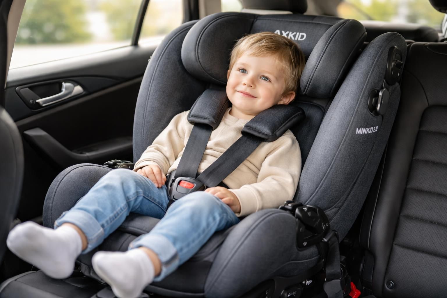découvrez l'axkid minikid 2.0, un siège auto alliant sécurité optimale et confort exceptionnel pour votre enfant durant chaque trajet.